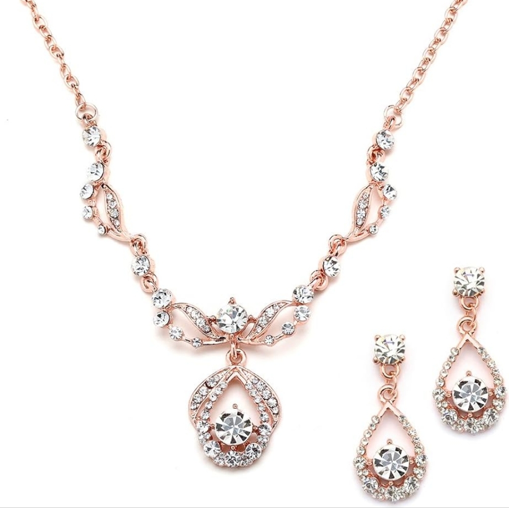 Mariella Rose Gold Vintage Crystal Necklace and Earrings 💎